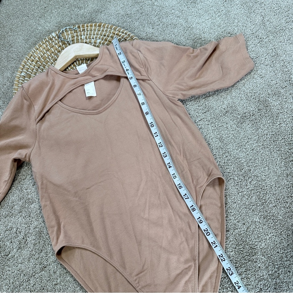 Fabletics Women’s Finely Cutout Seamless Bodysuit Ribbed Shortsleeve Desert XL - Picture 12 of 15